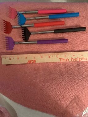 Retractable Back Scratchers Set - Multicolor